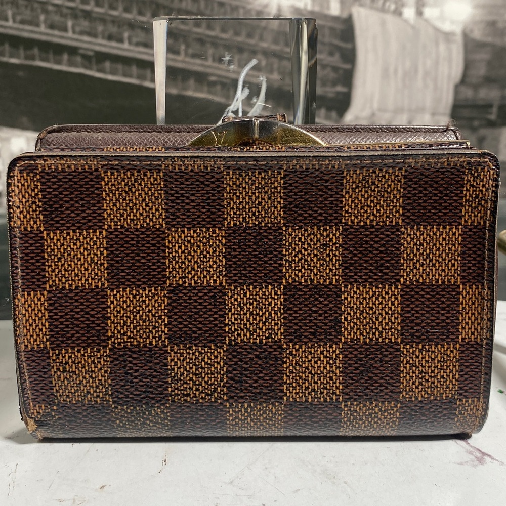 Authentic Louis Vuitton Damier Kisslock Wallet - Picture 6 of 16